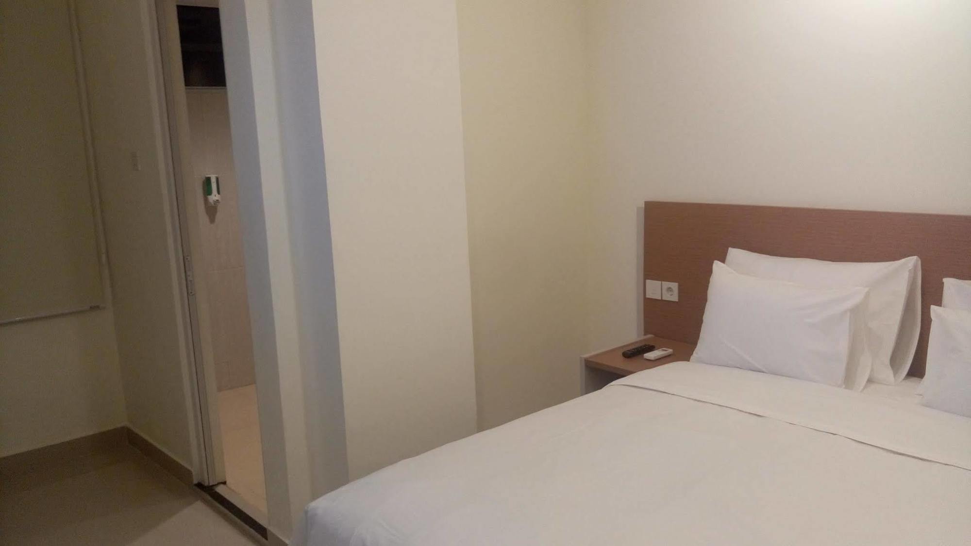 Big Fish Hotel Manado Exterior foto
